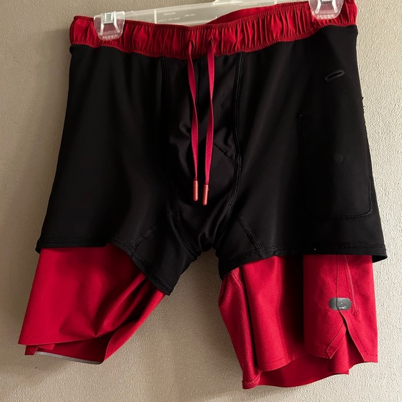 LULULEMON Men’s Small Burgundy 7” inseam light weight shorts Running shorts - Picture 4 of 5